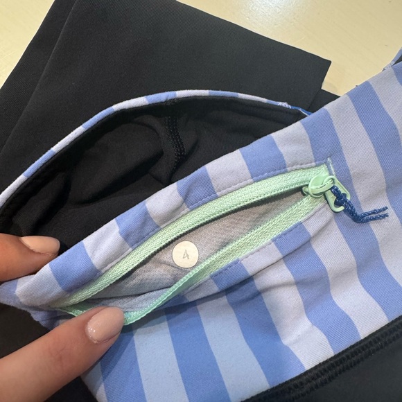 lululemon leggings size 4 - Picture 2 of 4